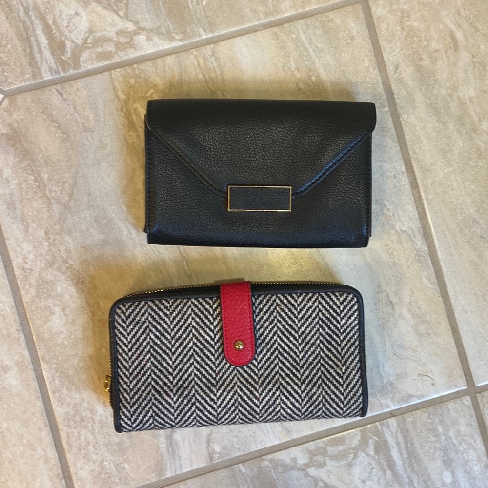 BUY ONE GET ONE FREE: WRISTLET